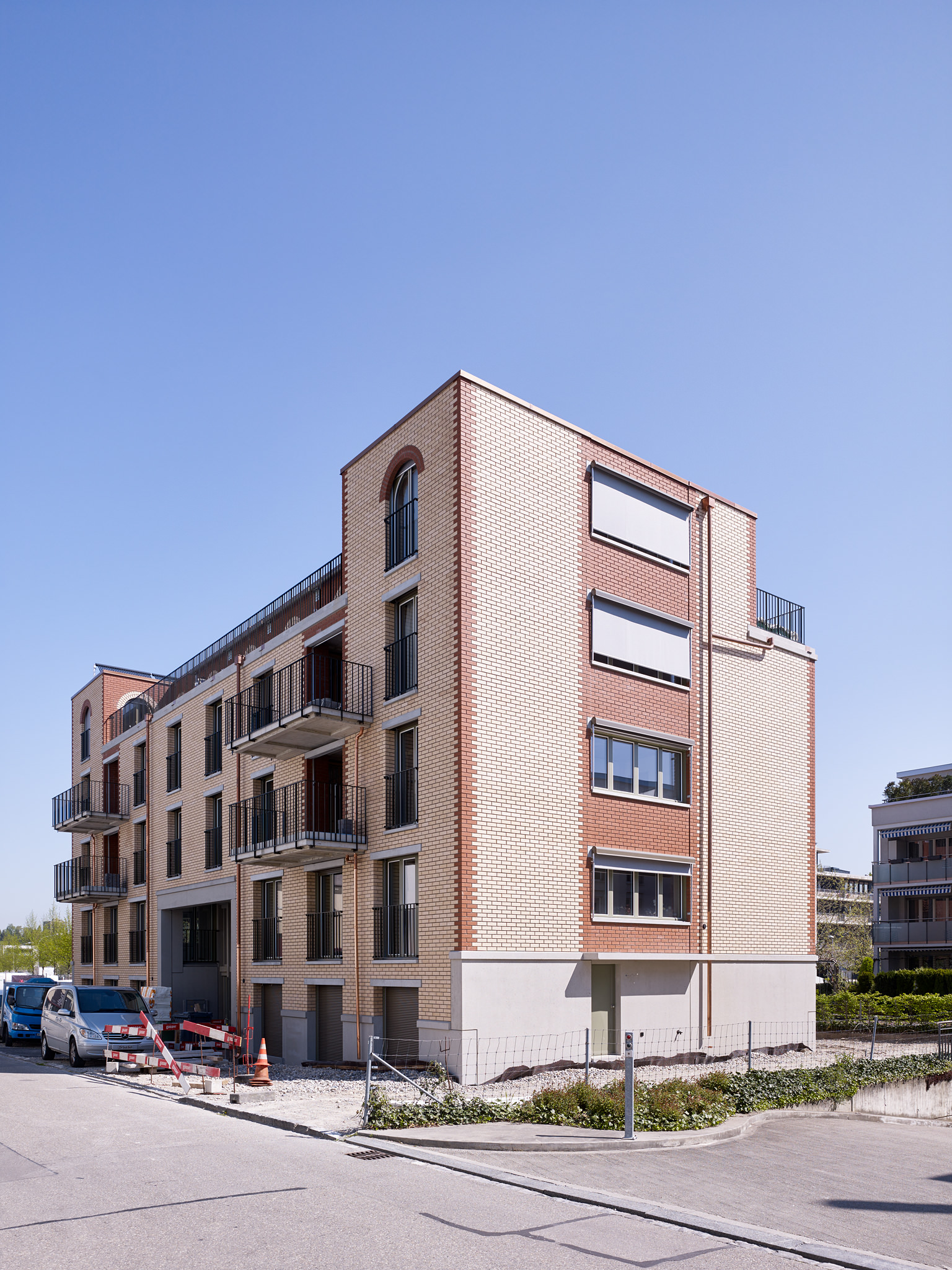 E14534 Alpa 050192 SCREEN